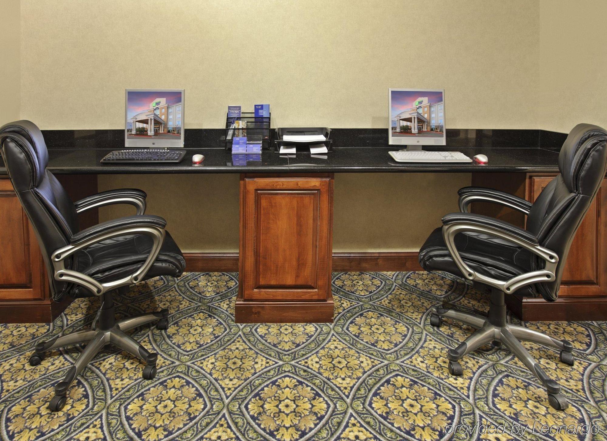 Holiday Inn Express Hotel & Suites Sherman Highway 75 By Ihg Съоръжения снимка