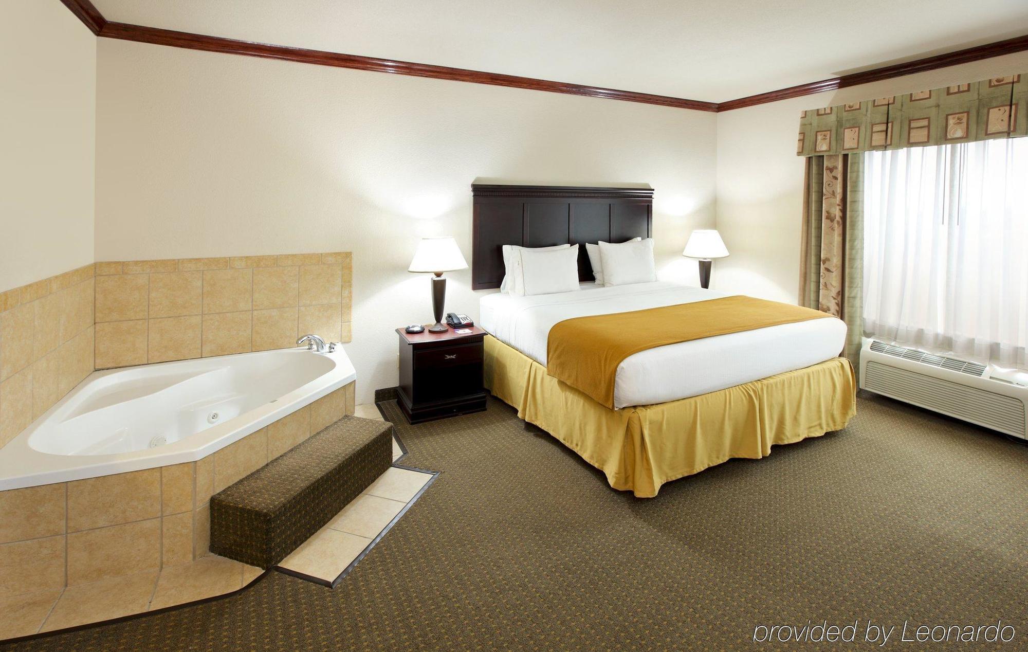 Holiday Inn Express Hotel & Suites Sherman Highway 75 By Ihg Стая снимка